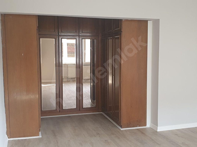 BAHÇELİEVLER MAHALLESİNDE İÇİ KOMPLE YENİLENEN SATILIK 2+1 DAİRE - Görsel 27