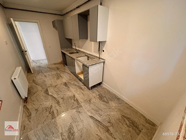 ACIBADEM YAPRAK SOKAKTA, SIFIR BİNADA, İSKANLI 3+1 SATILIK DAİRE - Görsel 14