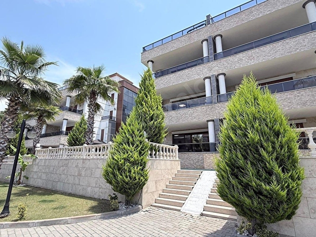 Kuşadasında Havuzlu Sitede Eşyalı ve Asansörlü Villa | TEKCE - Görsel 3