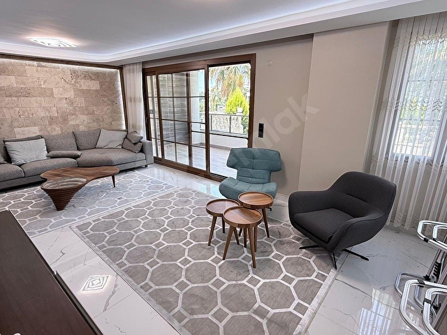 Kuşadasında Havuzlu Sitede Eşyalı ve Asansörlü Villa | TEKCE - Görsel 14