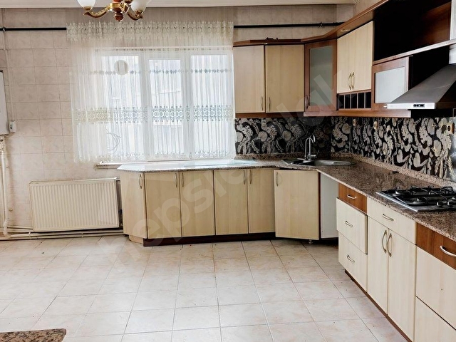GÜVENEVLERDE GENİŞ 3+1 DAİRE - Görsel 2