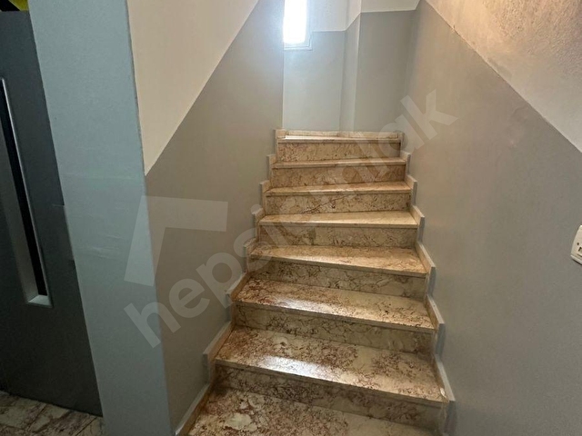 NEZİH KONUMDA SİTE İÇİ GÜNEY CEPHE OTOPARKLI FERAH ARAKAT 3+1 - Görsel 7