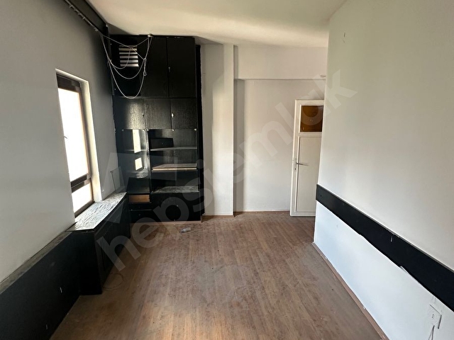 SAKARYA CADDESİ 4 KATTA KOMBİLİ ASANSÖRLÜ 3+1 DAİRE - Görsel 13
