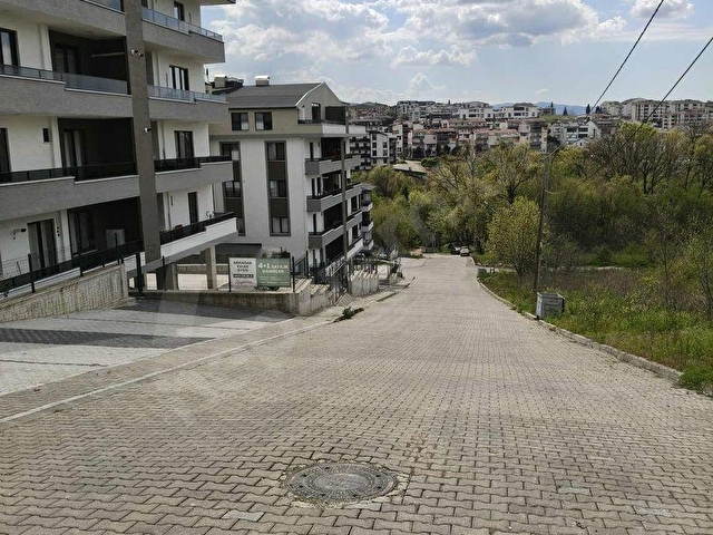 BAŞİSKELE DÖNGEL MAH.MİLLET BAHÇESİNE CEPHELİ SATILIK ARSA