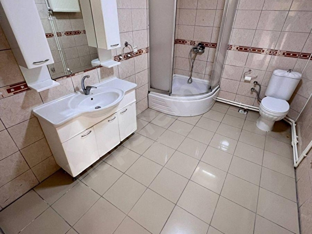 ESKİ HASTANE KARŞISINDA KİRALIK TEK DAİRE ÜZERİ ÇOK GENİŞ & BAKIMLI 3+1 DAİRE - Görsel 19