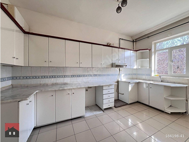 ESKİ HASTANE KARŞISINDA KİRALIK TEK DAİRE ÜZERİ ÇOK GENİŞ & BAKIMLI 3+1 DAİRE - Görsel 2