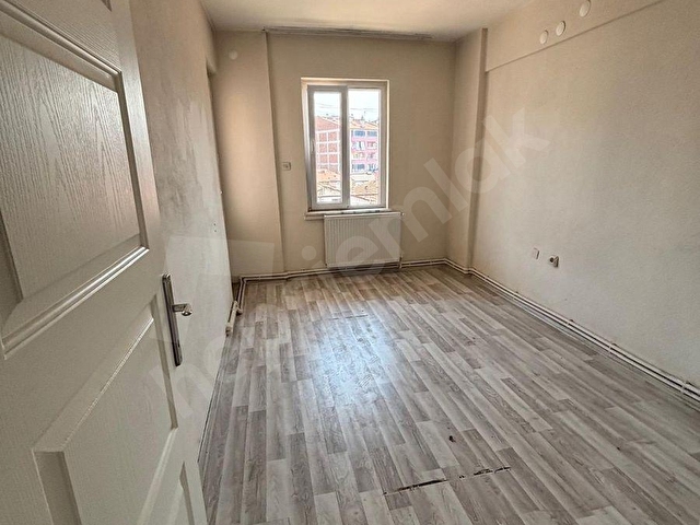 KAAN EMLAKTAN ŞEHİR MERKEZİNDE ARAKAT 3+1 KİRALIK DAİRE - Görsel 7