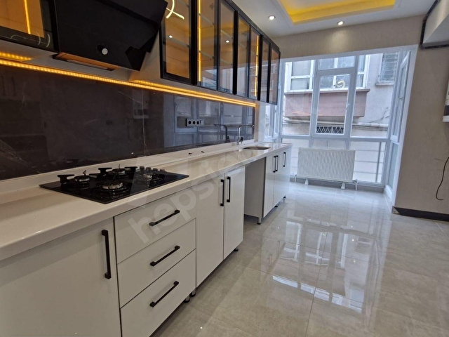 SOYLU GAYRİMENKULDEN DİKMEN CADDESİ ÜZERİNDE 140M2 3+1 1. KAT FULL YAPILI LÜKS SATILIK DAİRE