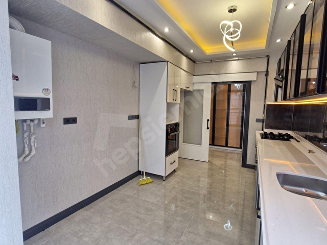 SOYLU GAYRİMENKULDEN DİKMEN CADDESİ ÜZERİNDE 140M2 3+1 1. KAT FULL YAPILI LÜKS SATILIK DAİRE - Görsel 14