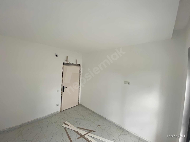 AVSALLARDA DENİZE 2 KM MESAFEDE 1+1 DAİRE - Görsel 3