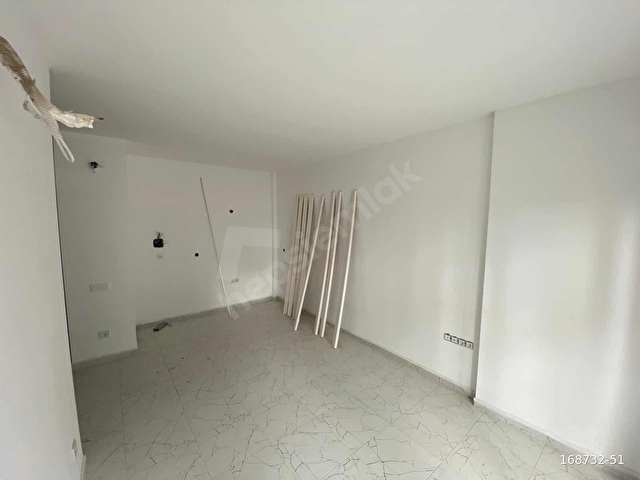 AVSALLARDA DENİZE 2 KM MESAFEDE 1+1 DAİRE - Görsel 2