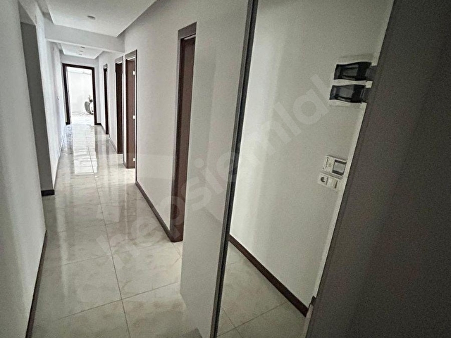 SARUHANLI EN MERKEZİ YERİNDE HARİKA KONUMDA 3+1 DAİRE - Görsel 7