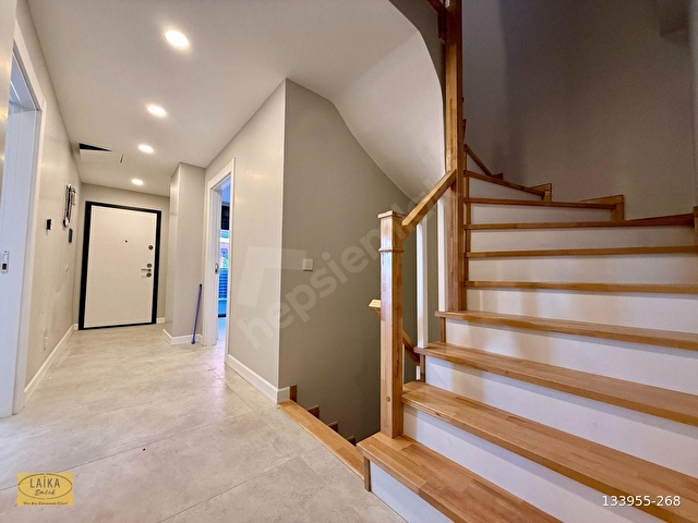 Laika Emlaktan Floryanın Kalbinde 250 m² 5+1 Tripleks Villa - Görsel 12