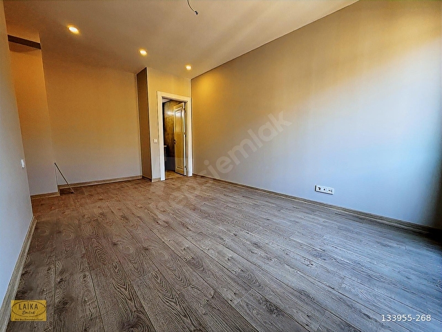 Laika Emlaktan Floryanın Kalbinde 250 m² 5+1 Tripleks Villa - Görsel 20