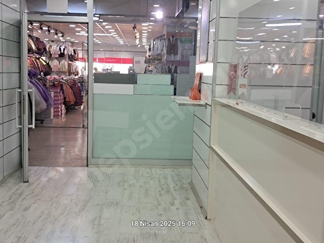 KIZILAY ONUR ÇARŞISINDA KİRALIK DÜKKAN