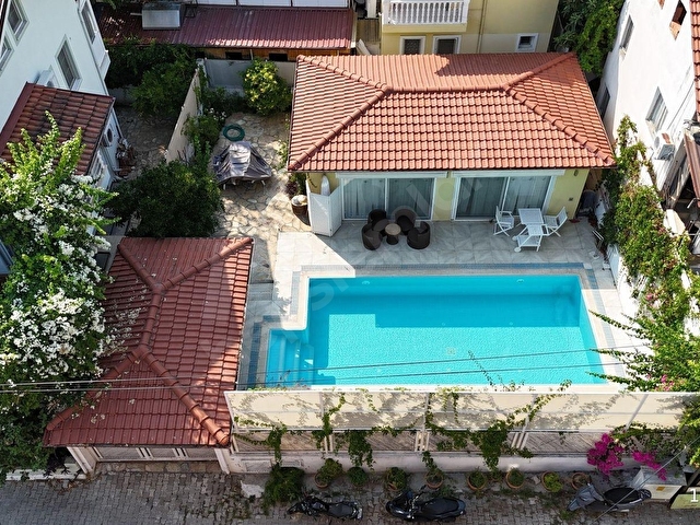 GÖCEK ÇARŞI MERKEZDE HAVUZLU MUHTEŞEM VİLLA - Görsel 4