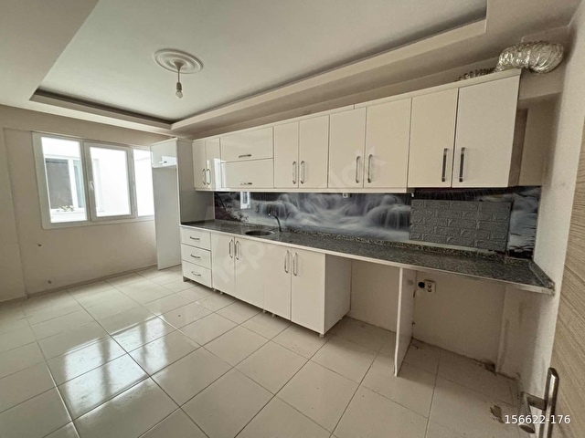 ANAYOLDA SATILIK 2+1 ARAKAT DAİRE KAPALI MUTFAK