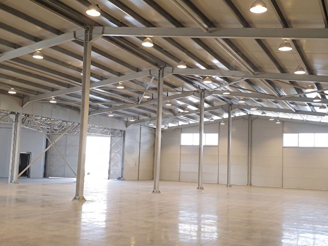 AKÇABURGAZDA 12500M2 ARSADA 13000M2 KAPALI ALAN SATILIK FABRİKA