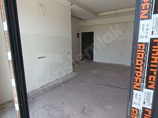 MURAT EMLAKTAN MERSİN MEZİTLİDE 65 METRE KARE 1+1 AMERİKAN MUTFAK SATILIK DAİRE. - Görsel 6