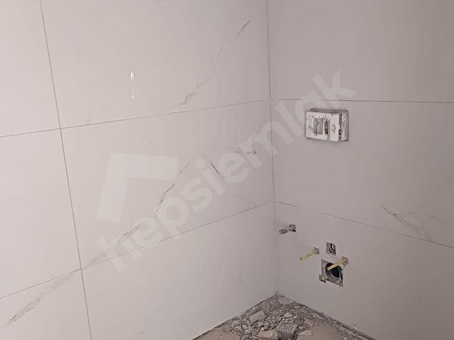 MURAT EMLAKTAN MERSİN MEZİTLİDE 65 METRE KARE 1+1 AMERİKAN MUTFAK SATILIK DAİRE. - Görsel 8