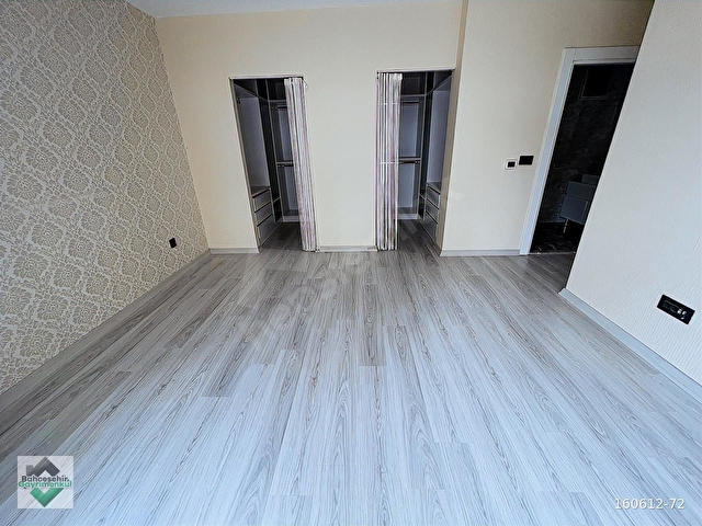 BAHÇEŞEHİR KONAKLARI 1. ETAP ÖNÜ AÇIK 4+1 SATILIK DAİRE
