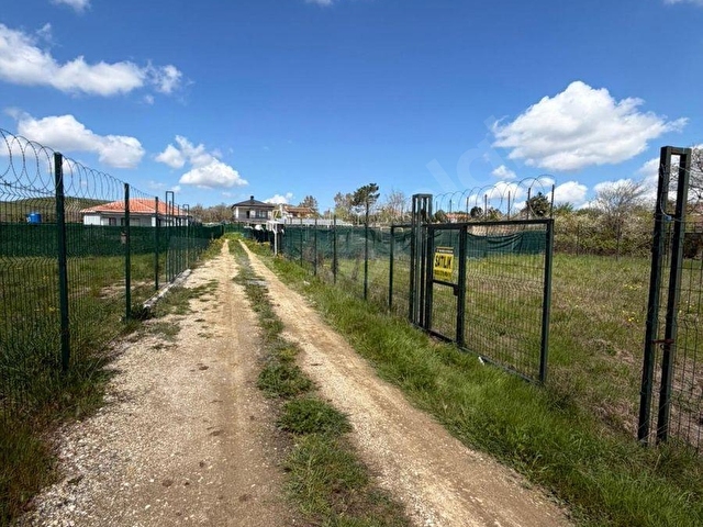 SALTIKOĞLUNDAN SUBAŞI MAHALLESİNDE MERKEZİ KONUMDA, YERLEŞİM İÇERİSİNDE 389M²LİK ARSA - Görsel 2