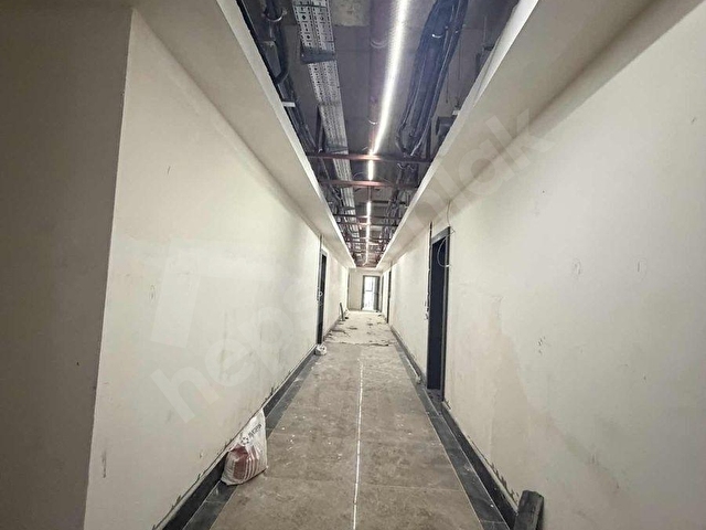 EMPİRE BEYLİKDÜZÜ E-5 ÜZERİNDE METROBÜS YANİ SATILIK 1+0 OFİS - Görsel 13