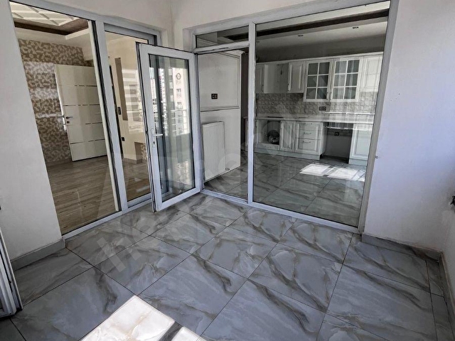 Papatya caddesi üzerinde, 175 M2 SATILIK DAİRE - Görsel 2