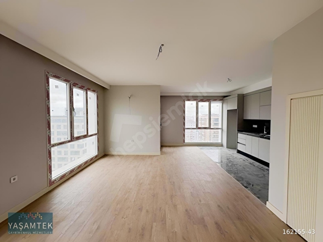 Ümraniyede Satılık 3+1 Dublex BOŞ Daire Kapalı Otoparklı 0 Bina