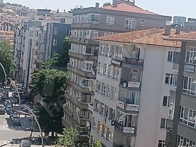 YENİBİR EMLAKTAN KIZILAYIN KALBİNDE MEŞRUİYET CADDESİNDE MUHTEŞEM  GENİŞ TERASLI 1+1 DAİRE - Görsel 4