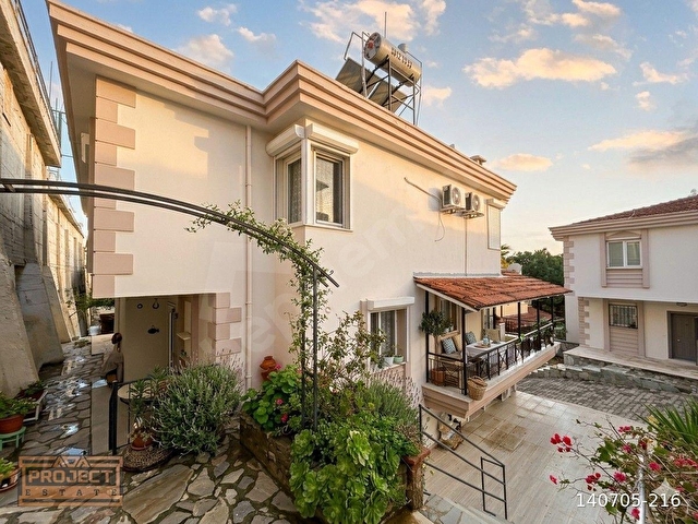 Kuşadası Kadınlar Denizinde 5+2 Havuzlu site içersinde SATILIK VİLLA - Görsel 2