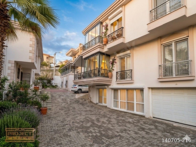 Kuşadası Kadınlar Denizinde 5+2 Havuzlu site içersinde SATILIK VİLLA - Görsel 3