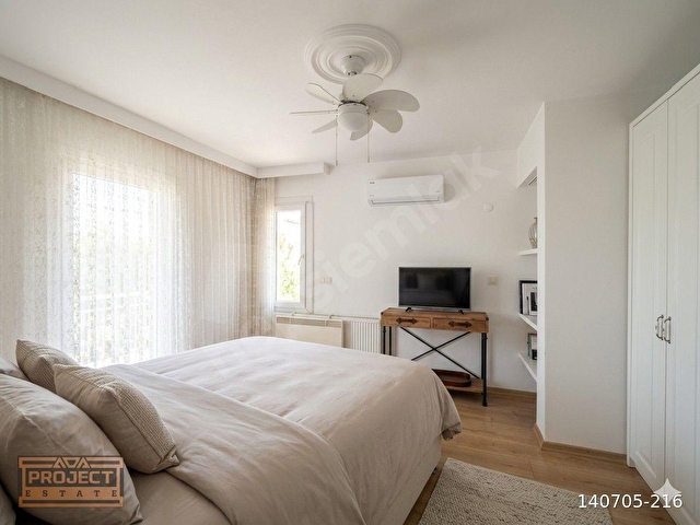 Kuşadası Kadınlar Denizinde 5+2 Havuzlu site içersinde SATILIK VİLLA - Görsel 17