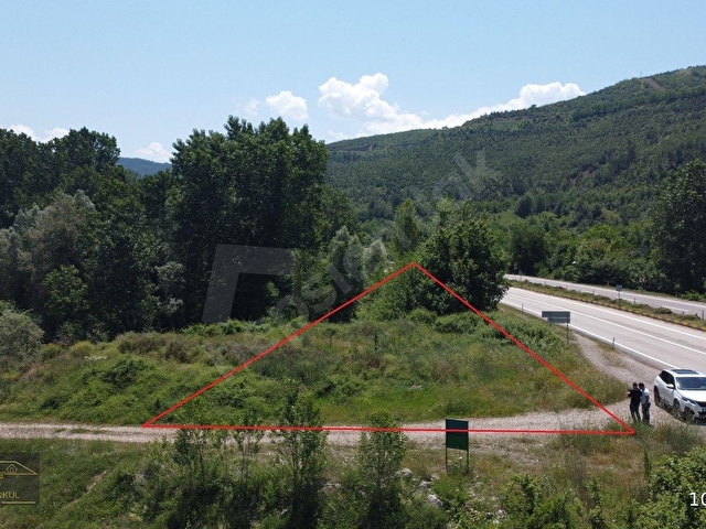 KARABÜK SAFRANBOLU ÇIRAKLAR KÖYÜ ANA CADDE ÜZERİNDE YATIRIMLIK TİCARİ TARLA - Görsel 4