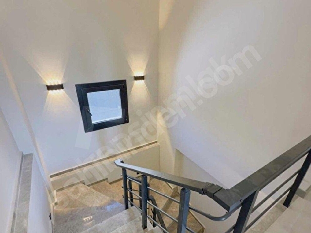 ÇINARLI MİGROS CİV. MERKEZİ KONUMDA İSKANLI BAHCELİ OTOPARKLI İKIZ VİLLA KELEPİR FİYATA - Görsel 25