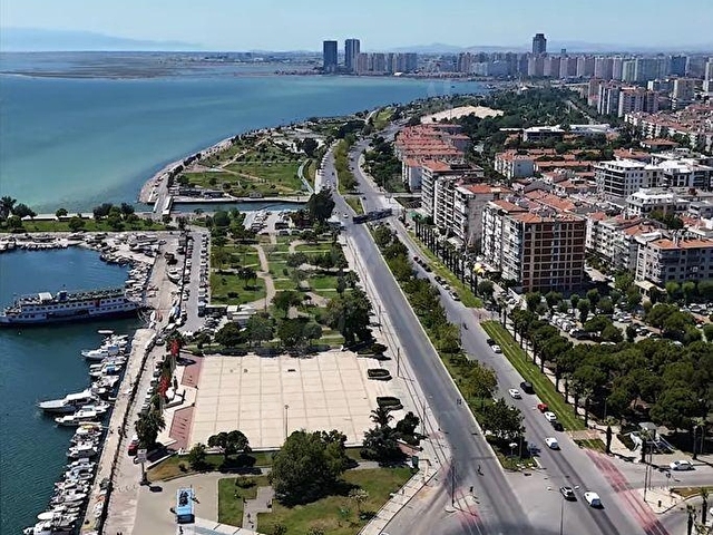 Özel Emlak tan Bostanlı yalısında yeni bine 3 cepheli köşe - Görsel 19
