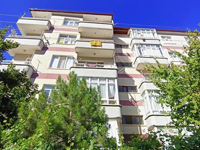 BİRİMDEN SATILIK İSTASYON MAHALLESİNDE BAKIMLI 2+1 DAİRE