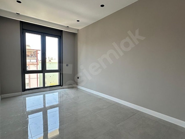 ÖZAKIN GAYRİMENKULDEN NEFİSE SULTAN MAHALLESİN’DE SATILIK SIFIR ARAKAT 4+1 210 M2 FIRSAT DAİRE - Görsel 16