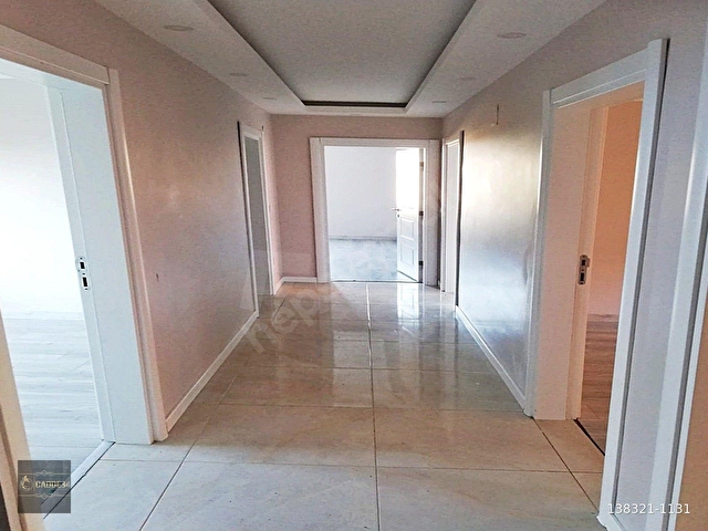 CADDE34 YAPIDAN SİLİVRİDE MERKEZİ KONUM KAT MÜLKİYETLİ EBEVEYN BANYOLU BALKONLU YÜKSEK GİRİŞ 3+1
