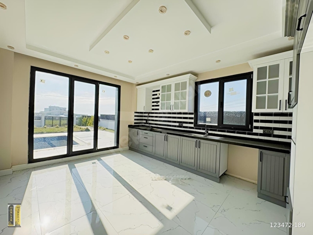 750m2 Arsa İçerisinde Müstakil Havuzlu Otoparklı 5+1 Lüx Villa - Görsel 8