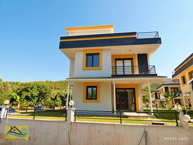 Izmir Seferihisar Urkmez De Satilik Havuzlu Villa 4 1 85585 1605 Hurriyet Emlak