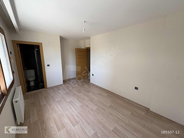 SEFERİHİSARDA CADDE ÜZERİ HAVUZLU SİTEDE 2+1 KİRALIK DAİRE - Görsel 25