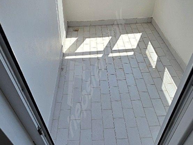 BEŞİKTAŞ,DİKİLİTAŞ MAH. FULYA SİTESİNDE 150 M2 KISMİ MOBİLYALI MANZARALI KİRALIK DAİRE - Görsel 17