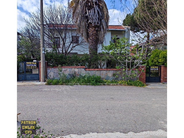 ÇEŞME GERMİYAN SAHİL MEVKİNDE DENİZE 350 METRE MESAFEDE 550 M2 ARSA İÇİNDE SATILIK 8+2 DUBLEKS VİLLA