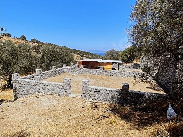 Yeni Foça Cumhuriyet Mahallesinde Doğa İçinde Yatırımlık Arsa - Görsel 4