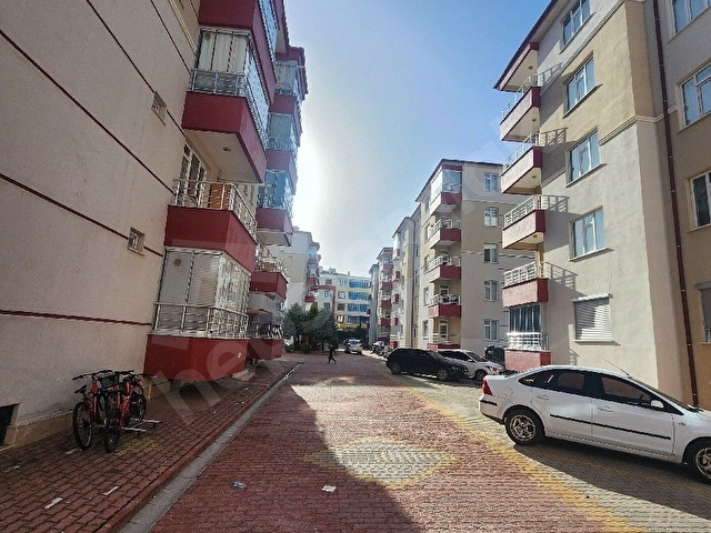 merkezi konunumda geniş ferah daire - Görsel 4