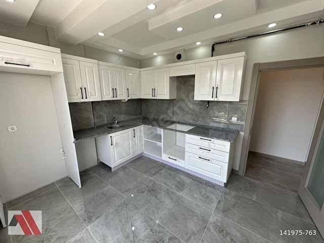 SÜMBÜLLERDEN PARK MANZARALI ARA KAT YÜKSEK TAVANLI 2+1 DAİRE - Görsel 5