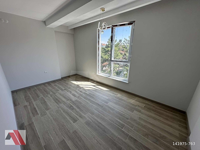 SÜMBÜLLERDEN PARK MANZARALI ARA KAT YÜKSEK TAVANLI 2+1 DAİRE - Görsel 11