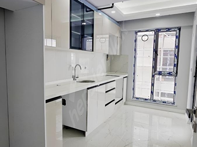 MUHTEŞEM LOKASYONDA AVUKATA UYGUN 1+1 AYRI MUTFAKLI 70 m2 DAİRE - Görsel 5