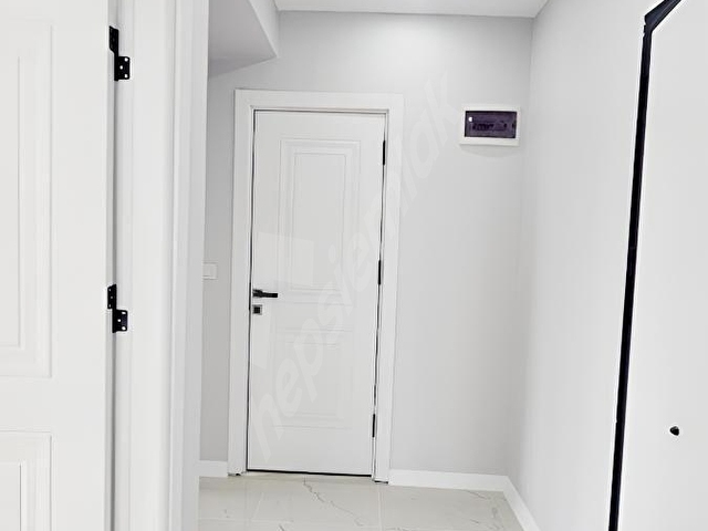 MUHTEŞEM LOKASYONDA AVUKATA UYGUN 1+1 AYRI MUTFAKLI 70 m2 DAİRE - Görsel 9